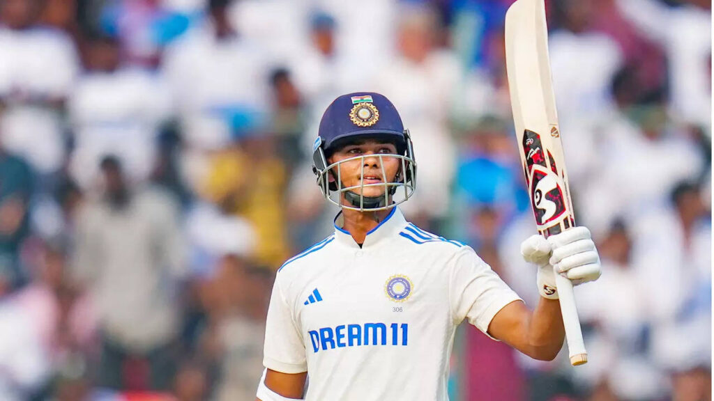 यशस्वी जैस्वालच्या द्विशतकामुळे भारताने पहिल्या डावात ३९६ धावा केल्या.