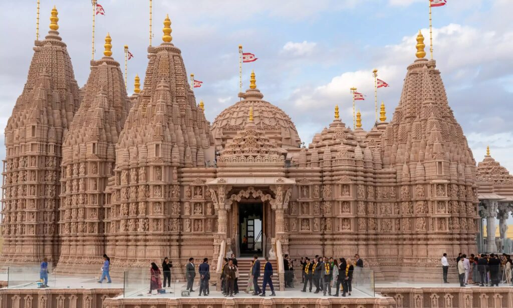 अबू धाबीतील पहिल्या हिंदू मंदिराची वैशिष्ट्ये? 14 फेब्रुवारी नरेंद्र मोदींच्या हस्ते उद्घाटन… जाणून घ्या .