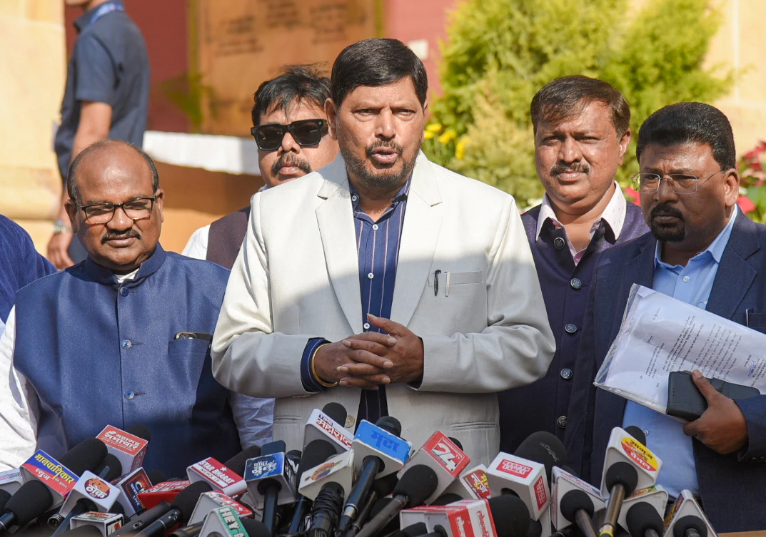Ramdas Athawale BMC Election 2026: महायुतीने रामदास आठवलेंच्या आरपीआयसाठी एकही जागा सोडली नाही, “मी हा अपमान सहन करणार नाही.” भाजप आणि शिंदे काय करेल?