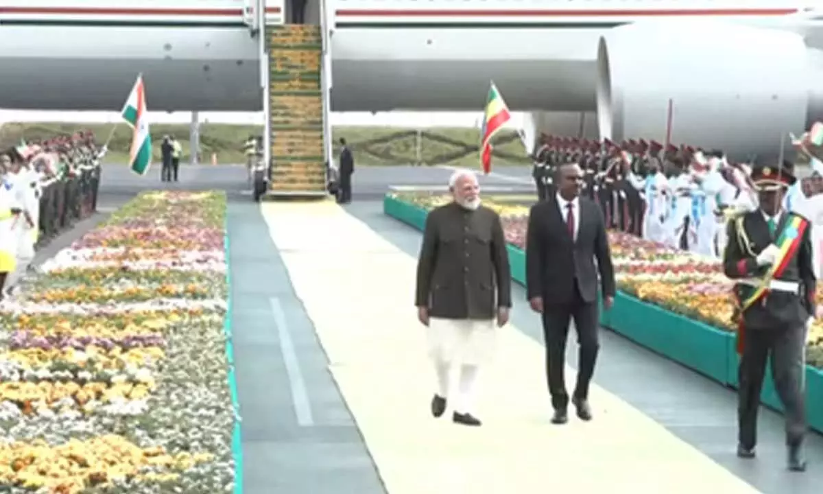 इथिओपियामध्ये पंतप्रधानांचे भव्य स्वागत; अबी अहमद अली यांनी स्वतः मोदी सोबत गाडी चालवली…