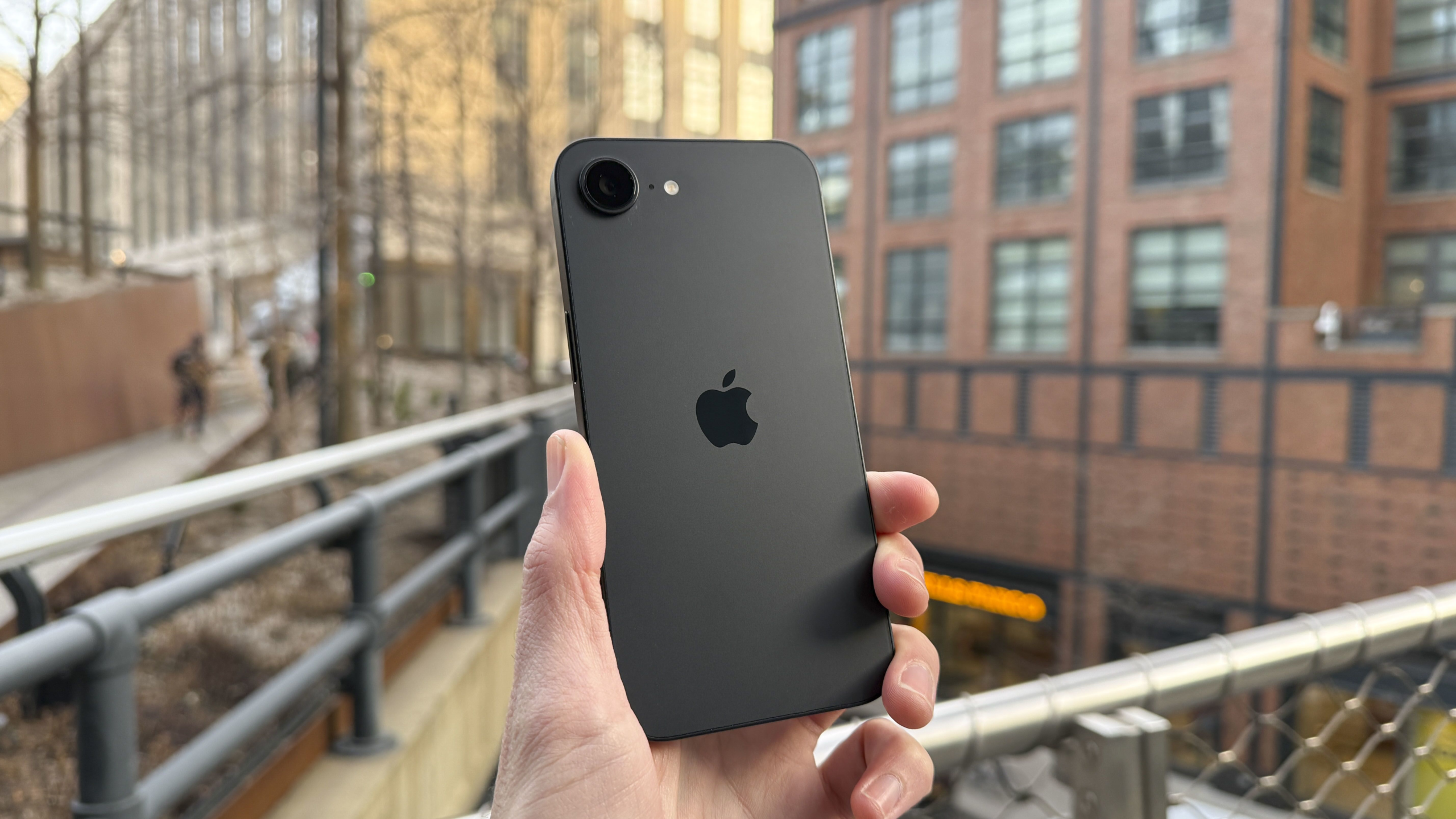 iPhone Mobile Offer: सर्वात लोकप्रिय आयफोनवर सर्वोत्तम डील, केवळ या शानदार ऑफरद्वारे उपलब्ध…