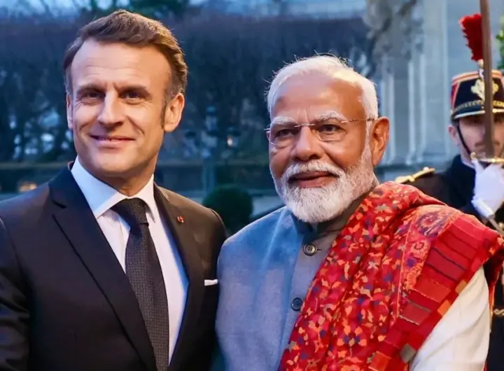 PM Narendra Modi greeting French President Emmanuel Macron at Mumbai visit | batmya24.com