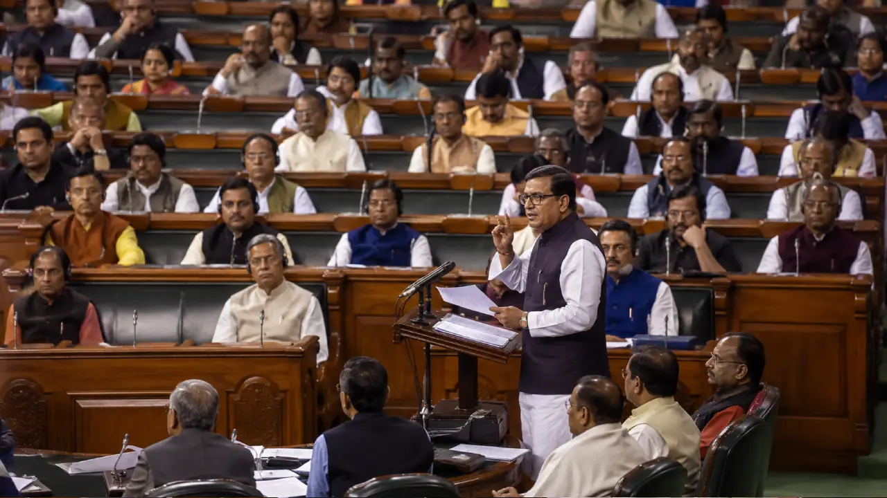 सार्वजनिक परीक्षा (अनुचित मार्गांचा प्रतिबंध) सुधारणा विधेयक 2026 म्हणजे काय? पेपरफुटी रोखण्यासाठी केंद्र सरकारची मोठी तयारी
