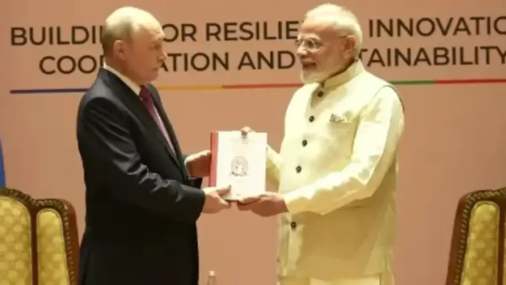 BRICS परिषदेदरम्यान नरेंद्र मोदी आणि व्लादिमीर पुतिन यांच्यात व्यापार ऊर्जा आणि संरक्षणासह महत्त्वाच्या मुद्द्यांवर चर्चा झाली.
