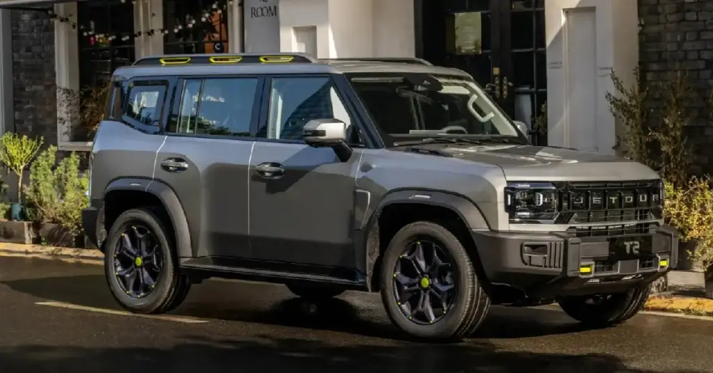 JSW Motors ची पहिली हायब्रिड SUV दिवाळी 2026 च्या आसपास भारतीय बाजारात येण्याची शक्यता आहे.